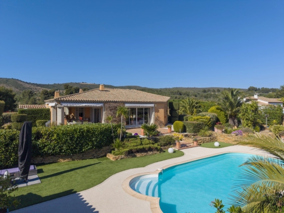 4 Bedroom Villa/House in La Cadiere D Azur 2