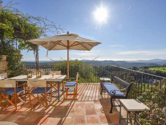 6 Bedroom Villa/House in Chateauneuf Grasse 16