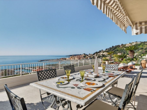 3 Bedroom Apartment in Menton 24