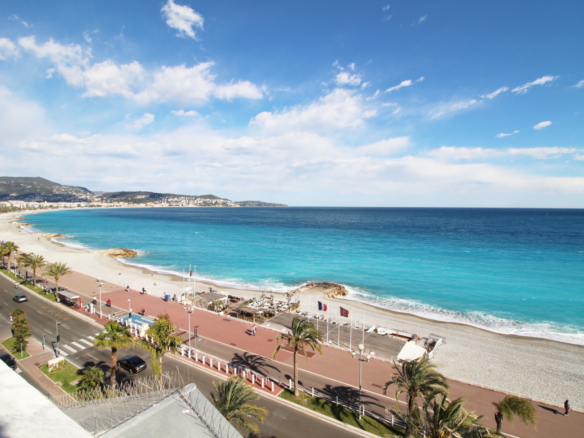 2 Bedroom Apartment in Nice 6