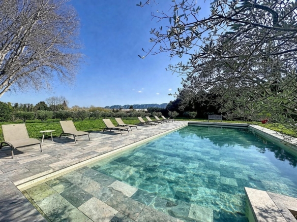8 Bedroom Villa/House in St Remy De Provence 36
