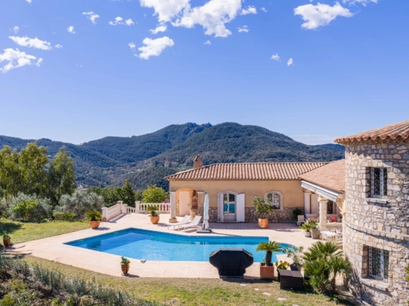 4 Bedroom Villa/House in Les Adrets De L Esterel 24