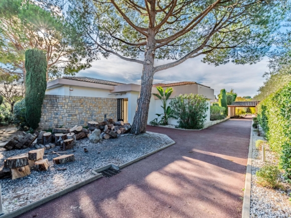 3 Bedroom Villa/House in Mougins 26