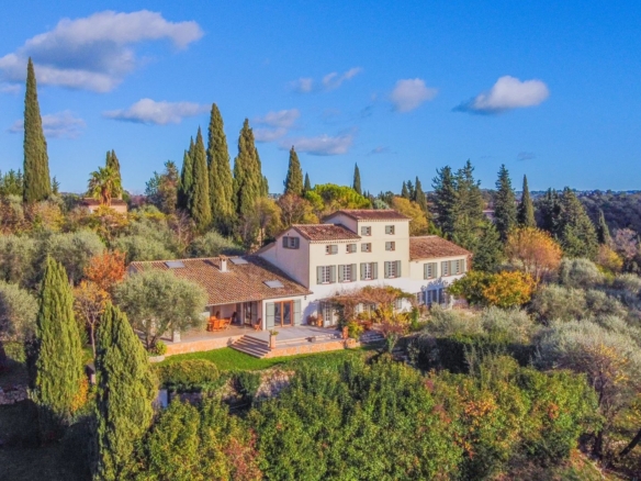 6 Bedroom Villa/House in Grasse 26