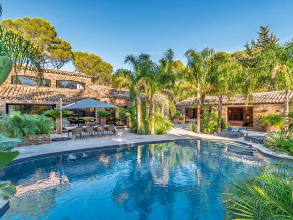 6 Bedroom Villa/House in Mougins 10
