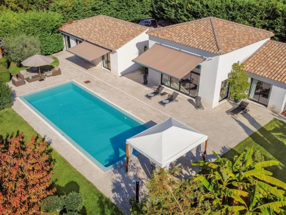 6 Bedroom Villa/House in Roquefort Les Pins 18