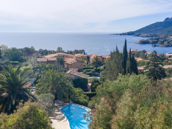 4 Bedroom Villa/House in Theoule Sur Mer 2