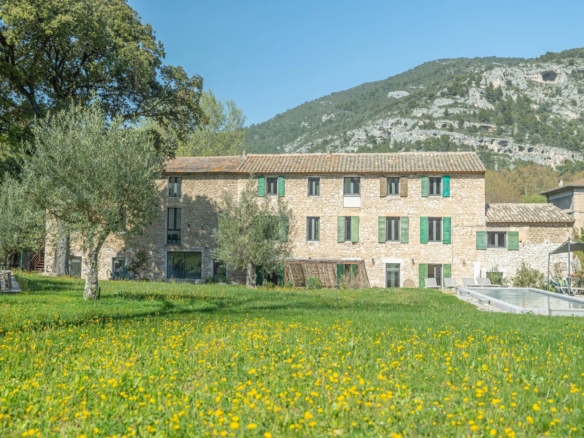 6 Bedroom Villa/House in L Isle Sur La Sorgue 30