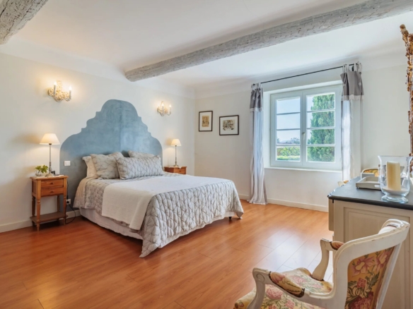 7 Bedroom Villa/House in L Isle Sur La Sorgue 4