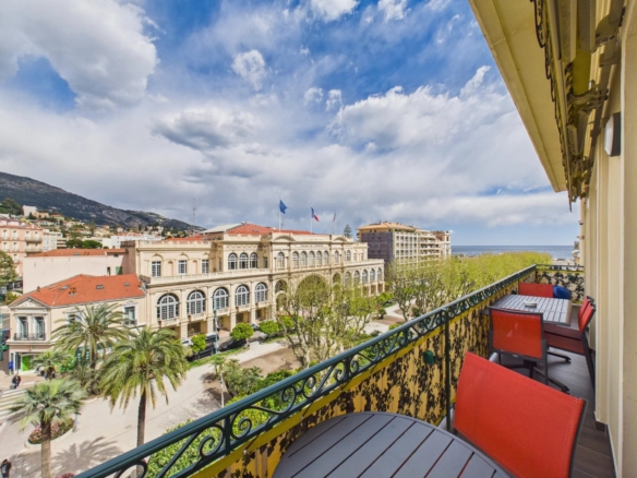 2 Bedroom Apartment in Menton 24
