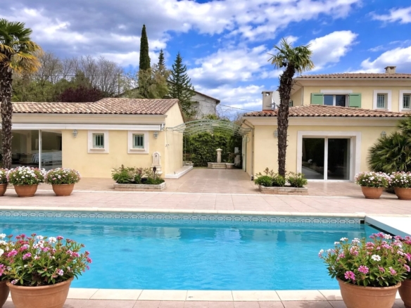 5 Bedroom Villa/House in St Antonin Du Var 24