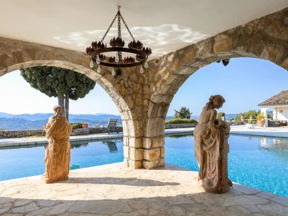 7 Bedroom Villa/House in Cabris 26