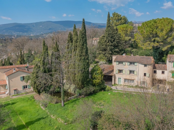 6 Bedroom Villa/House in Tourrettes 4