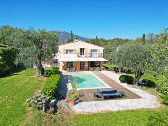 4 Bedroom Villa/House in Le Rouret 6