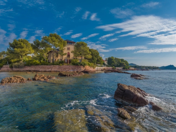 8 Bedroom Villa/House in St Raphael 10