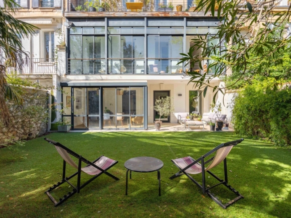 5 Bedroom Apartment in Marseille 2