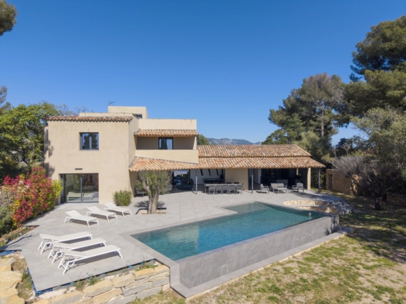 6 Bedroom Villa/House in Ollioules 6