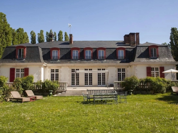 7 Bedroom Villa/House in Saint-martin-en-bière 6