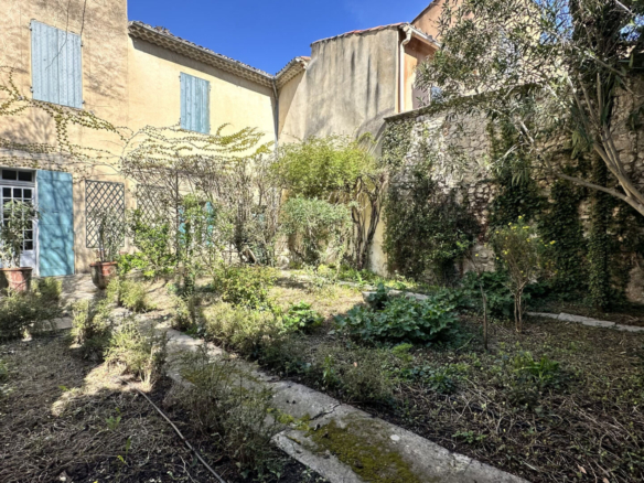 6 Bedroom Villa/House in Pernes Les Fontaines 10
