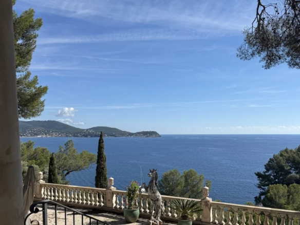 10 Bedroom Villa/House in La Garde 6