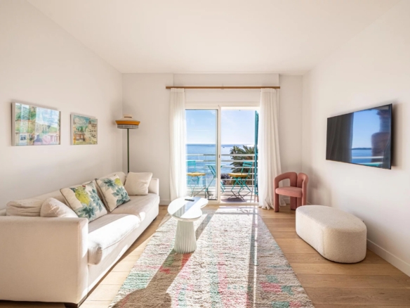 2 Bedroom Apartment in Cannes 10