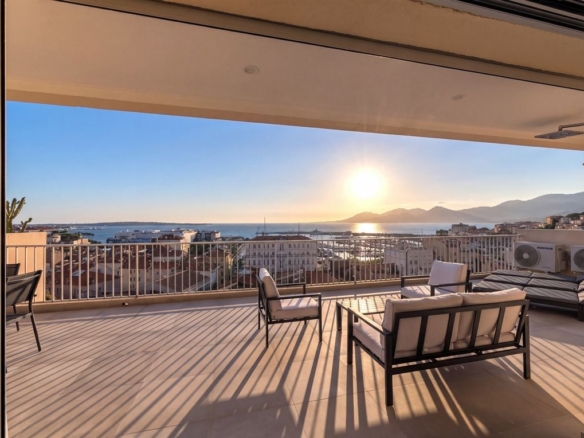 2 Bedroom Apartment in Cannes 18