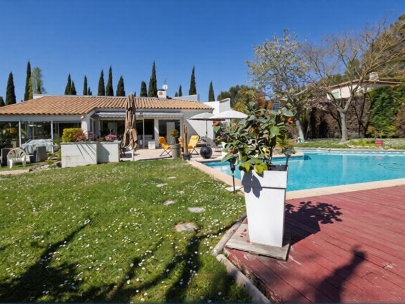 2 Bedroom Villa/House in Bouc Bel Air 6