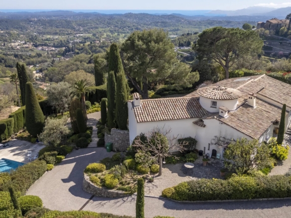 3 Bedroom Villa/House in Chateauneuf Grasse 2
