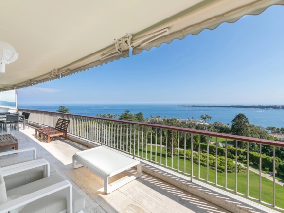 4 Bedroom Apartment in Cannes 22
