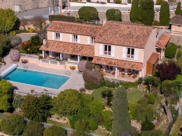 5 Bedroom Villa/House in Le Golfe Juan 24