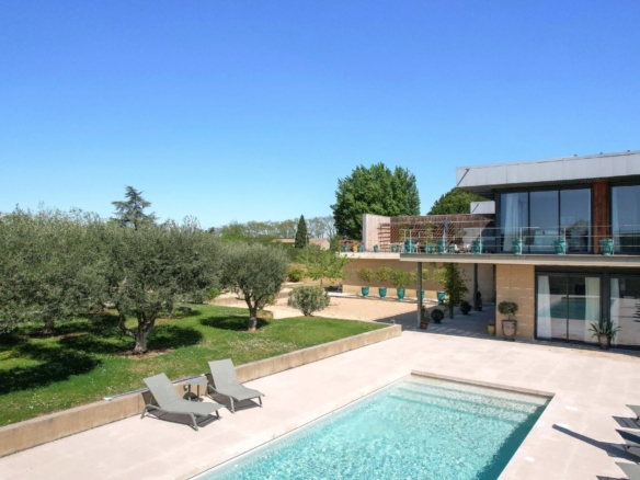 5 Bedroom Villa/House in Uzes 8