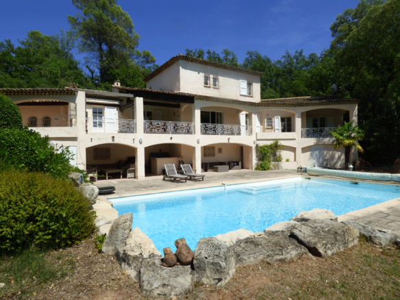5 Bedroom Villa/House in St Paul En Foret 2