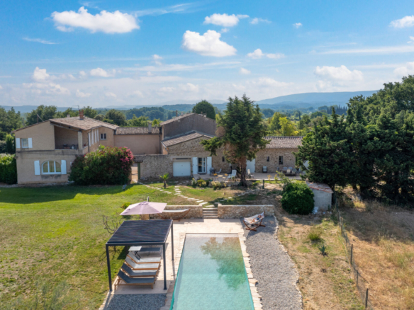 7 Bedroom Villa/House in Maubec 32