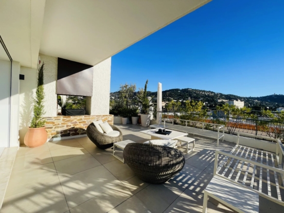 3 Bedroom Apartment in Cannes 18