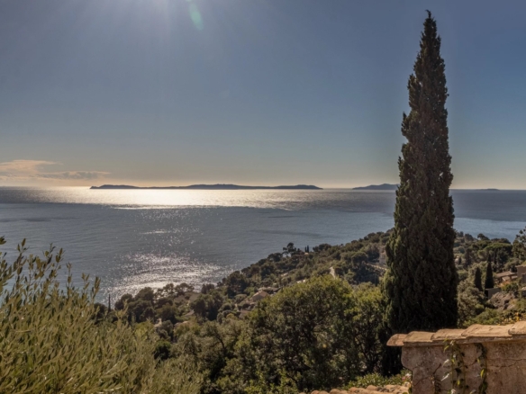 6 Bedroom Villa/House in Rayol Canadel Sur Mer 18