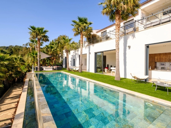 12 Bedroom Villa/House in Les Issambres 30