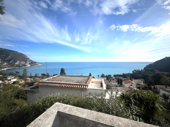 Villa/House in Eze 36