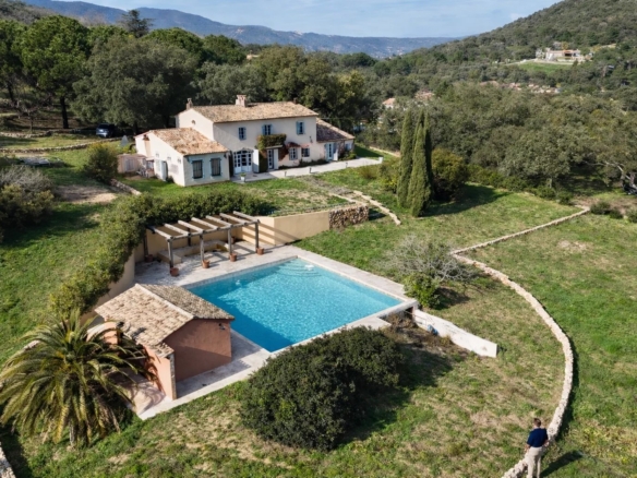 4 Bedroom Villa/House in Plan De La Tour 26