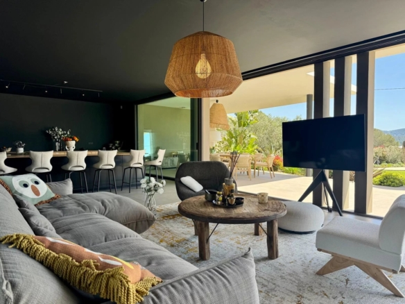 5 Bedroom Villa/House in La Cadiere D Azur 32