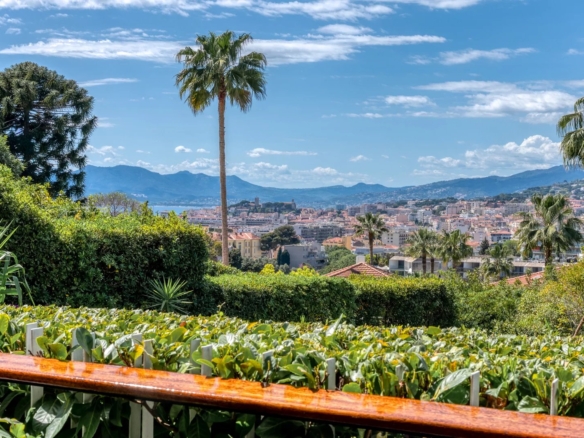 2 Bedroom Apartment in Cannes 16
