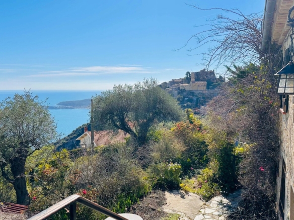 Villa/House in Eze 30