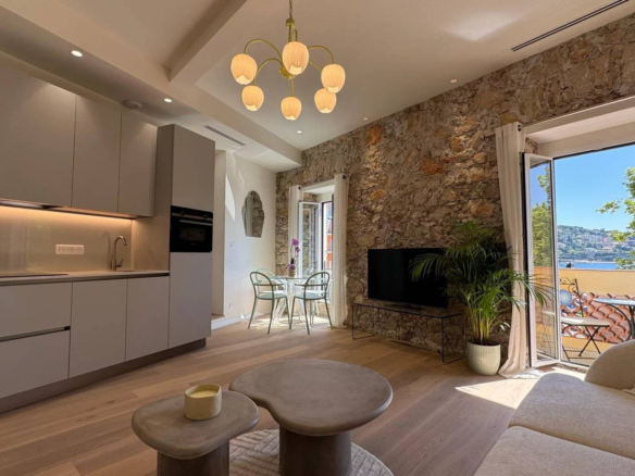 2 Bedroom Apartment in Villefranche Sur Mer 4