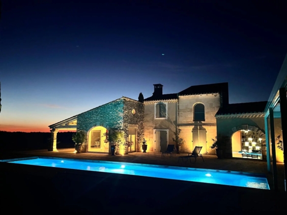 6 Bedroom Villa/House in Arles 28