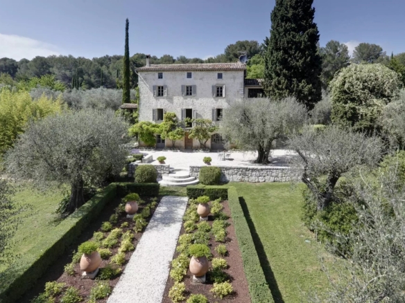 6 Bedroom Villa/House in Valbonne 36