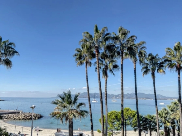 2 Bedroom Apartment in Cannes 28