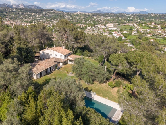 9 Bedroom Villa/House in La Colle Sur Loup 30