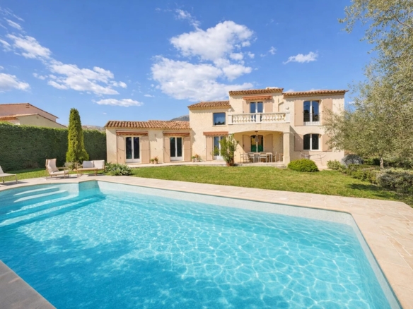 4 Bedroom Villa/House in Roquefort Les Pins 4
