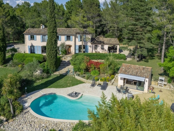 5 Bedroom Villa/House in Tourrettes 16