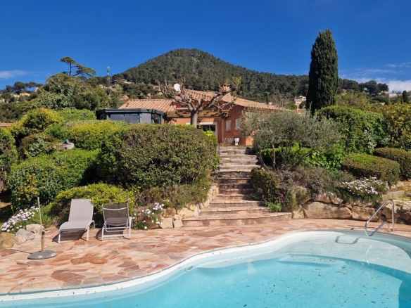 5 Bedroom Villa/House in Carqueiranne 4