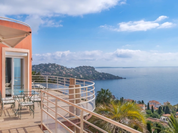 7 Bedroom Villa/House in Le Trayas 12
